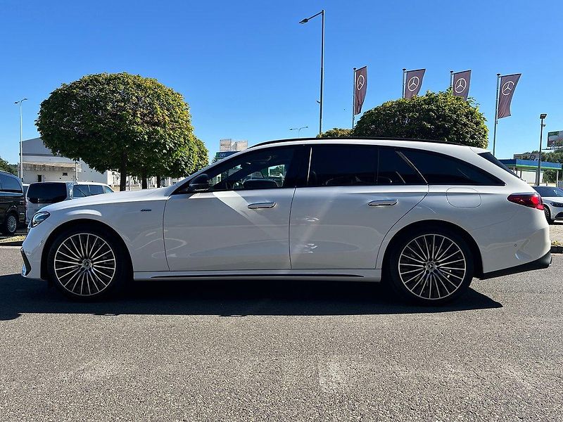 Mercedes-Benz Třídy E (2025) 300 de 4MATIC kombi s EQ - fotka 6 z 35