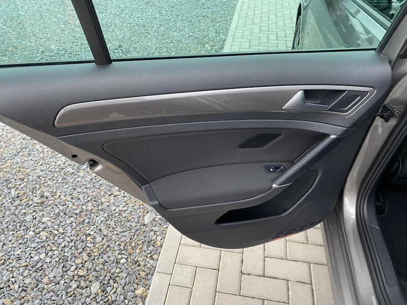 Volkswagen Golf 1.2 TSI 81kW -ALLSTAR-PDC-ALU - fotka 31 z 43