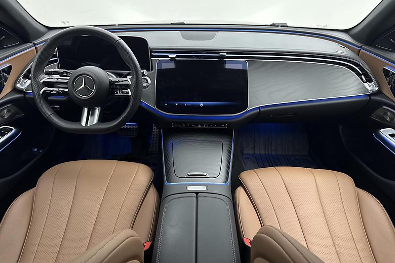 Mercedes-Benz Třídy E E300e AMG Premium 2xALU - fotka 4 z 11
