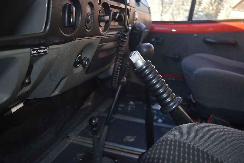 GAZ - 3409 Bobr pózuje před Sněžkou