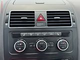 Volkswagen Touran (2013) 1.6 TDi DSG, DSG, AC - náhled 14