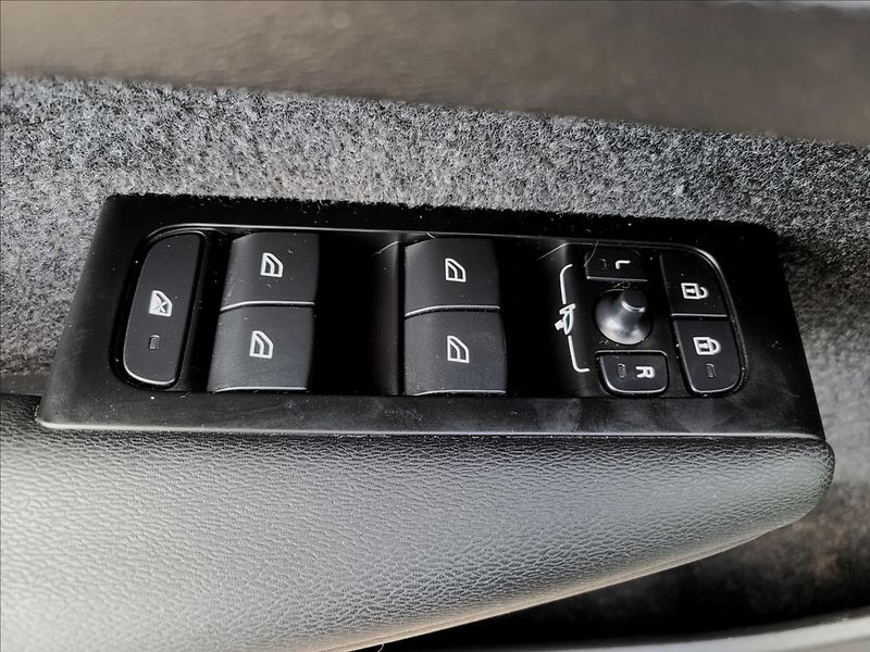 Volvo XC40 T5,PHEV,Inscription,led, - fotka 30 z 40