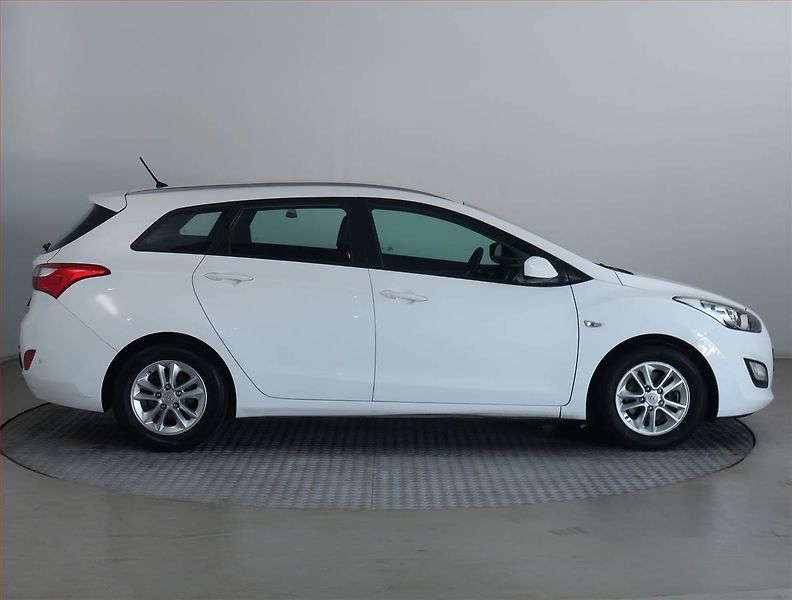 Hyundai i30 (2015) 1.6 CRDi, Tempomat - fotka 6 z 16
