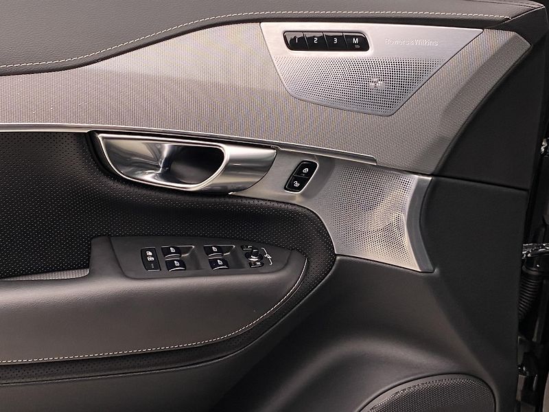 Volvo XC90 B5 AWD R-DESIGN AUT REZERVACE - fotka 29 z 52