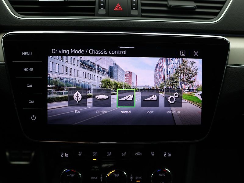 Škoda Superb 2,0 TDI DSG CZ L&K 1.Maj DPH - fotka 20 z 33