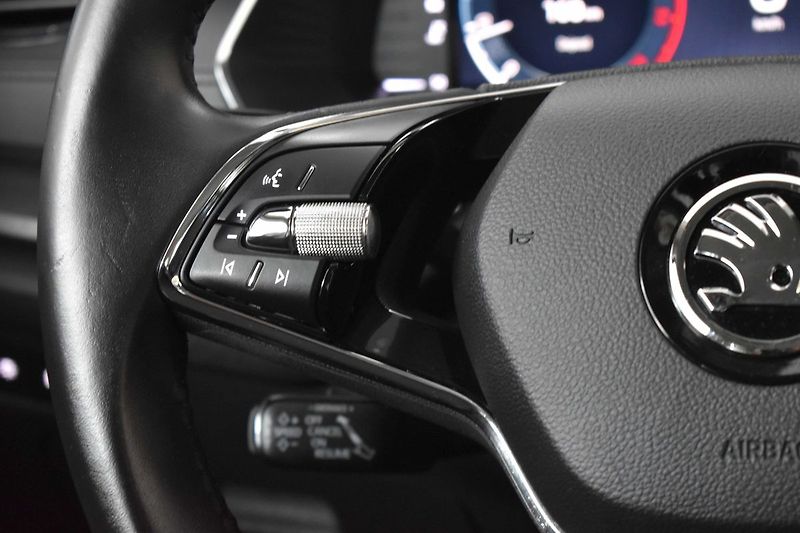 Škoda Octavia 2.0TDi*AMBITION*DPH*SERVIS - fotka 19 z 42