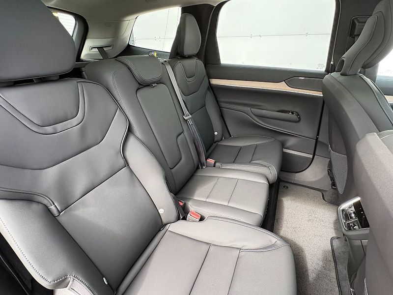 Volvo EX90 ULTRA TWIN MOTOR 335kW - fotka 19 z 30