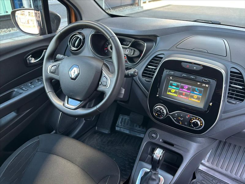Renault Captur 1,3 TCe  Limited AT ČR - fotka 13 z 23
