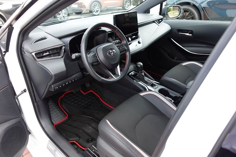 Toyota Corolla 1,8HSD GR Sport Dynamic - fotka 11 z 33