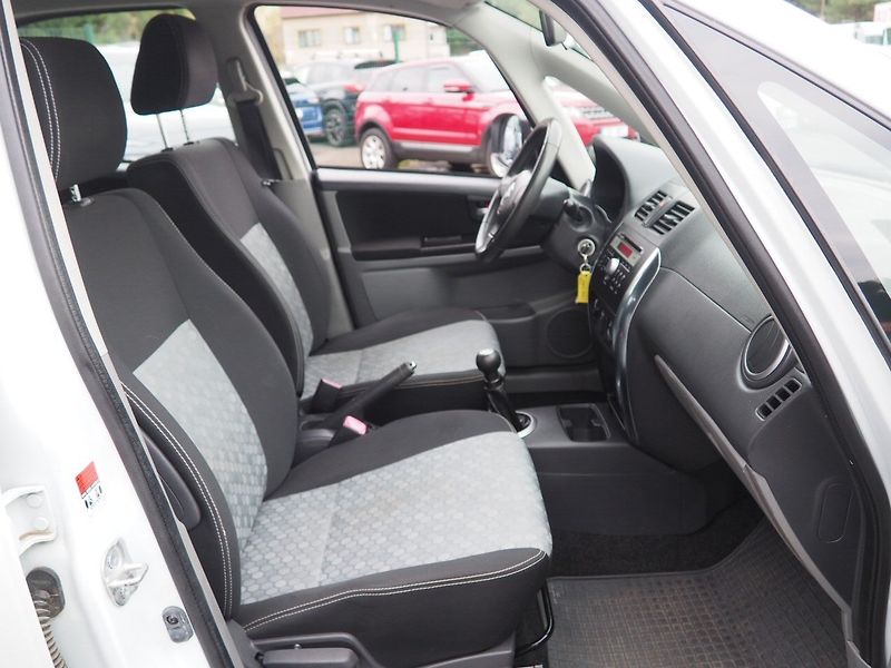 Suzuki SX4 (2013) 1.6 VVT 4x4, AC, 1.Maj CZ - fotka 16 z 32