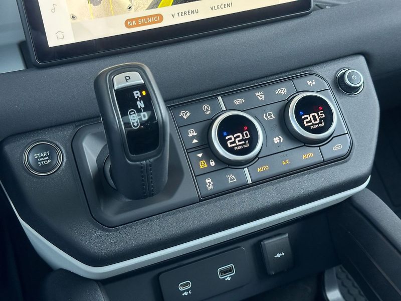 Land Rover Defender SE, 360°, Ventilace, TZ - fotka 13 z 18