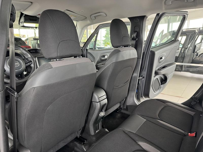 Jeep Renegade 1,3T 4xe*AWD*Distronic*DPH - fotka 18 z 36