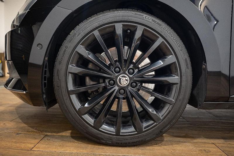 Škoda Superb 2.0 TSI 200 kW L&K - fotka 39 z 40