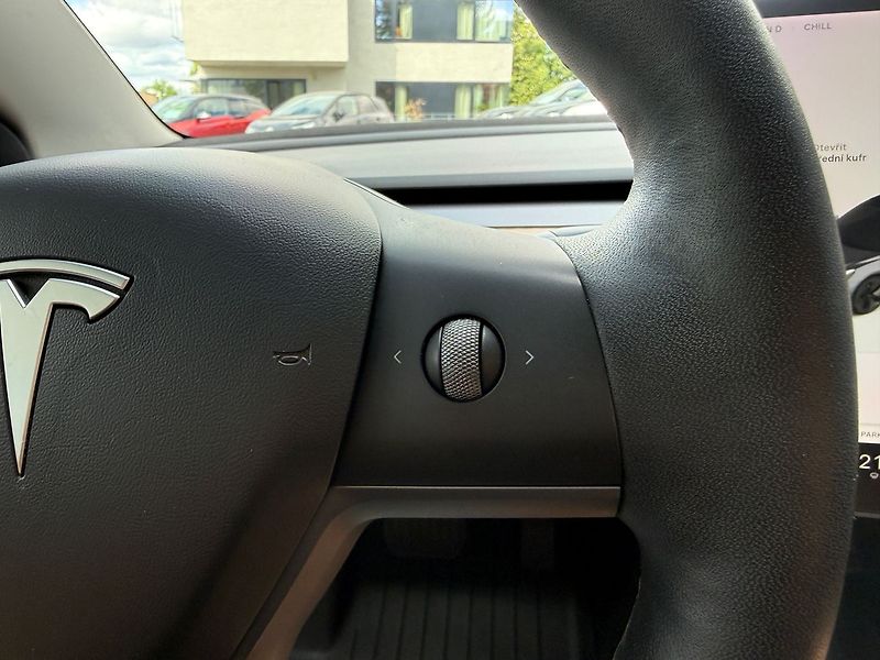 Tesla Model 3 Long Range AWD - fotka 32 z 41