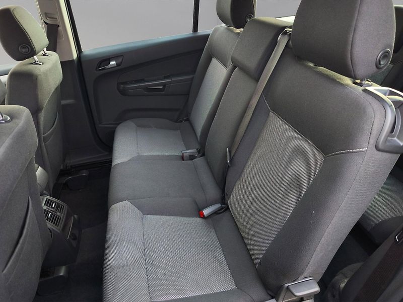 Opel Zafira (2011) 1.6 85kw, ČR, 1.maj, tažné - fotka 20 z 24