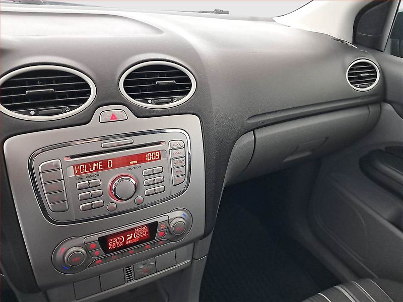 Ford Focus (2008) 1.6 16V, nová STK - fotka 15 z 17