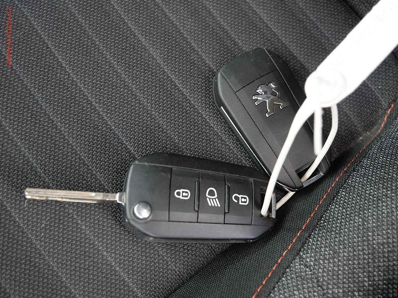 Peugeot 2008 (2020) 1.5 HDi, Active, navi, kamera - fotka 23 z 23