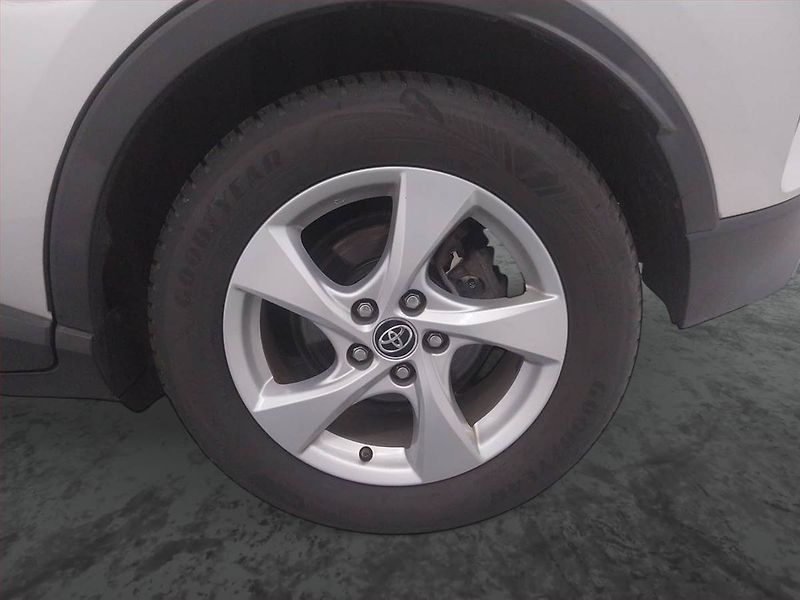 Toyota C-HR (2018) 1.8 Hybrid - fotka 15 z 24