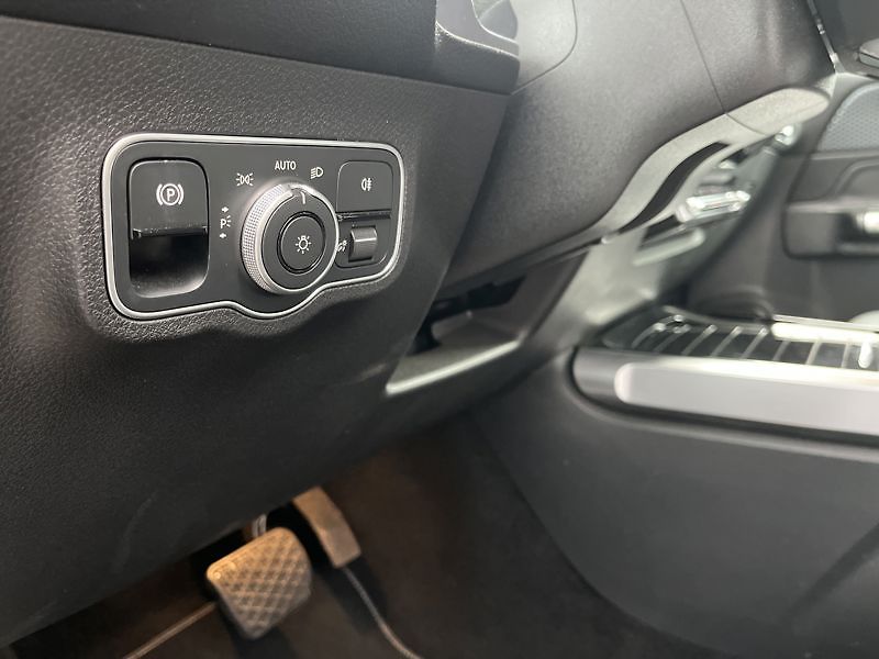 Mercedes-Benz GLB 200 d 4MATIC - fotka 12 z 18
