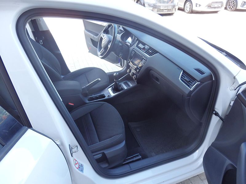 Škoda Octavia 1.6 TDI 85 kW DIGI. KLIMA, ESP - fotka 10 z 17
