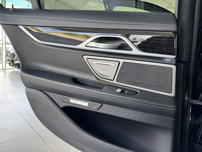 BMW Řada 7 730d xDrive*Dověry*360°Kam*DPH - fotka 42 z 51