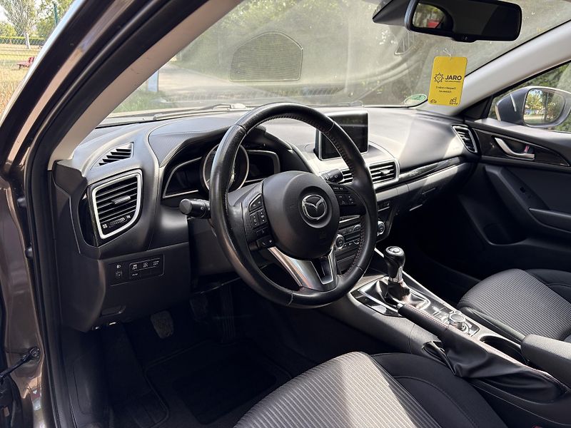 Mazda 3 2.0 Sports-Line - fotka 27 z 31