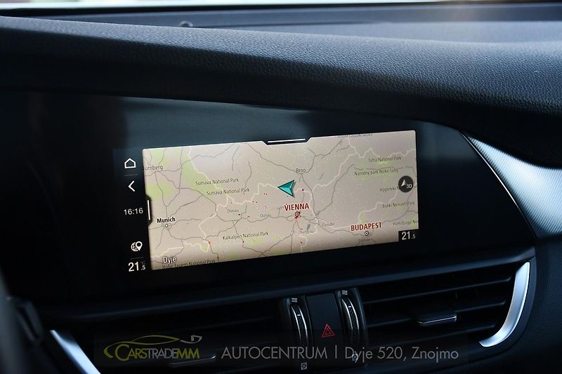 Alfa Romeo Giulia 2.0 TURBO 16V 206kW Q4 VELOCE - fotka 26 z 42