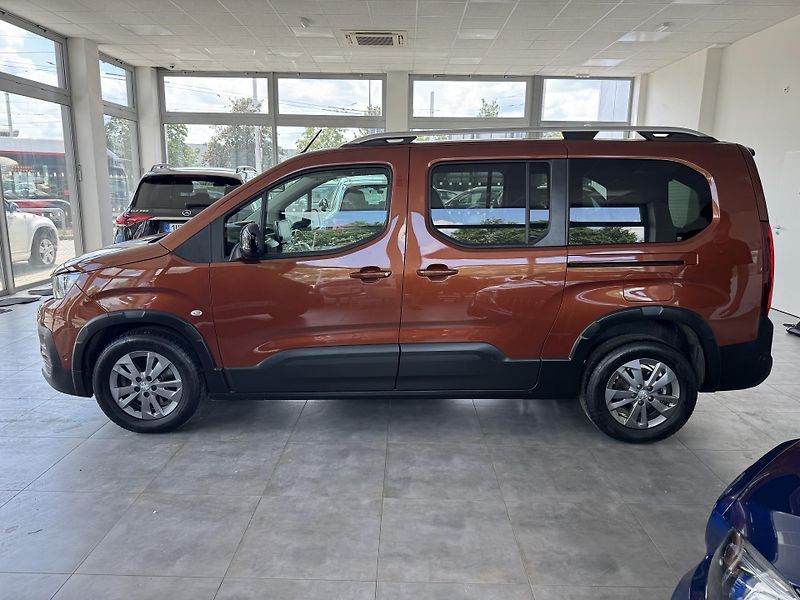 Peugeot Rifter (2022) 1,2 Aut. Allure Pack 7.Míst L2 - fotka 4 z 25