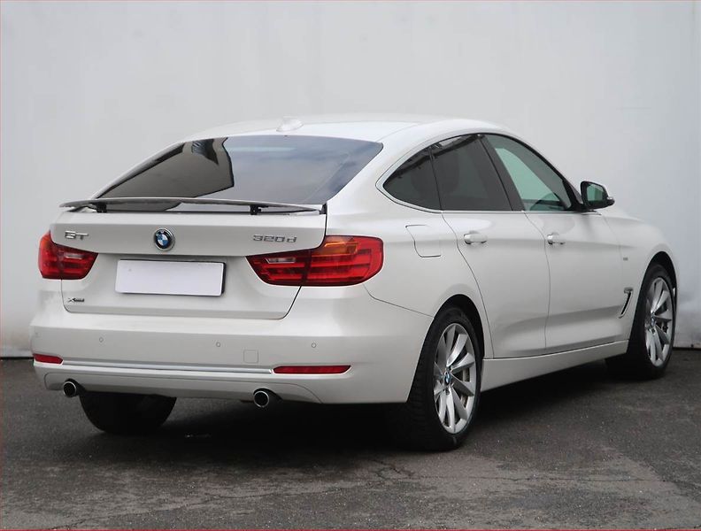 BMW Řada 3 (2014) Modern Line 320d xDrive GT - fotka 5 z 23