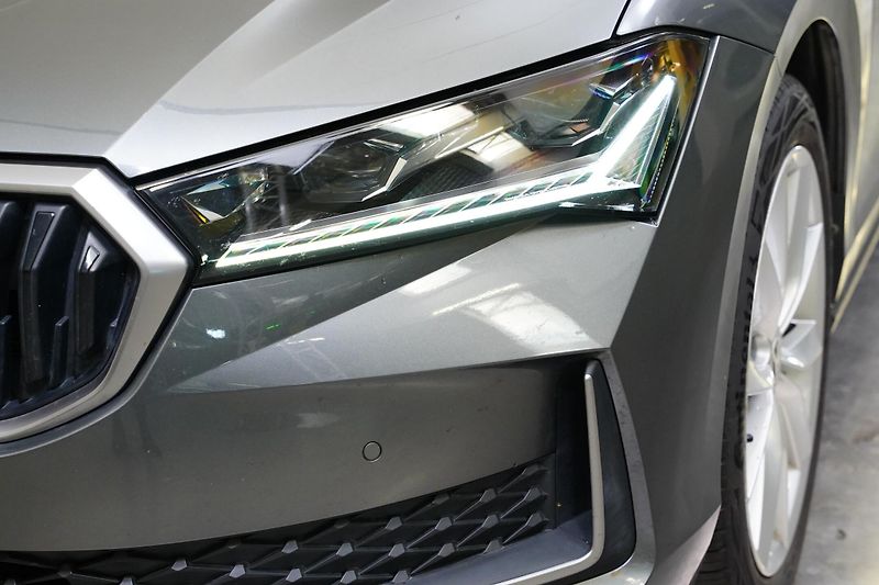 Škoda Superb - fotka 9 z 28