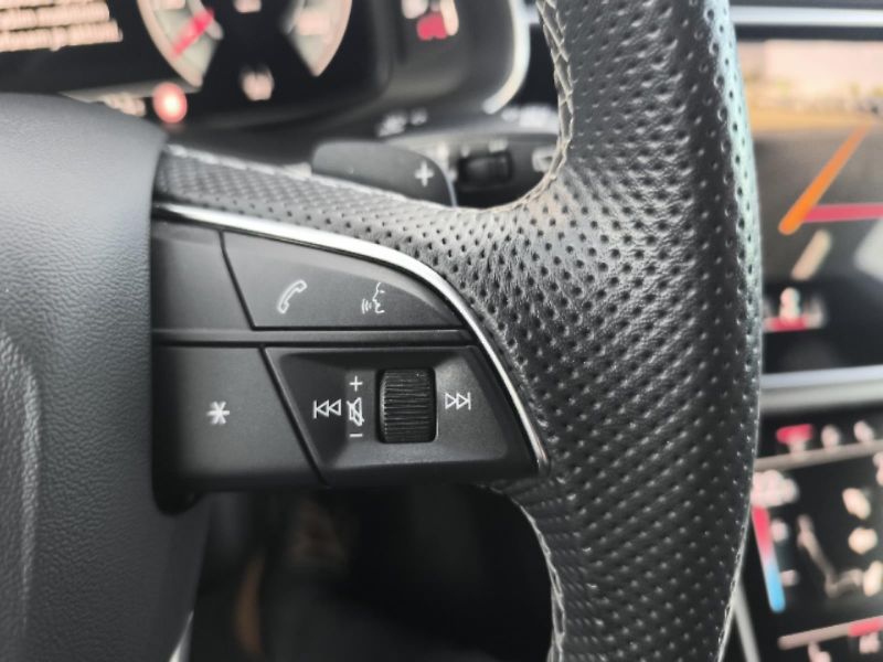 Audi Q8 3.0 TFSi S-Line - fotka 11 z 25