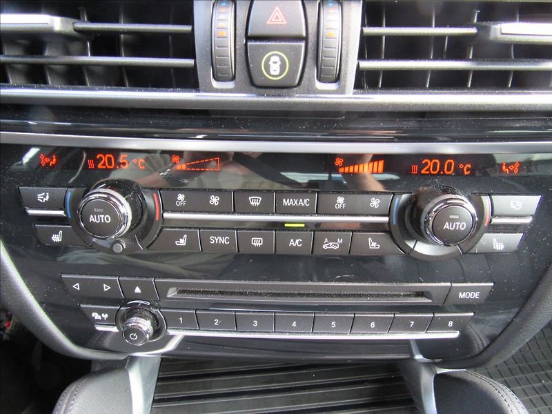 BMW X6 3,0 d xDrive30d 190kW - fotka 19 z 33