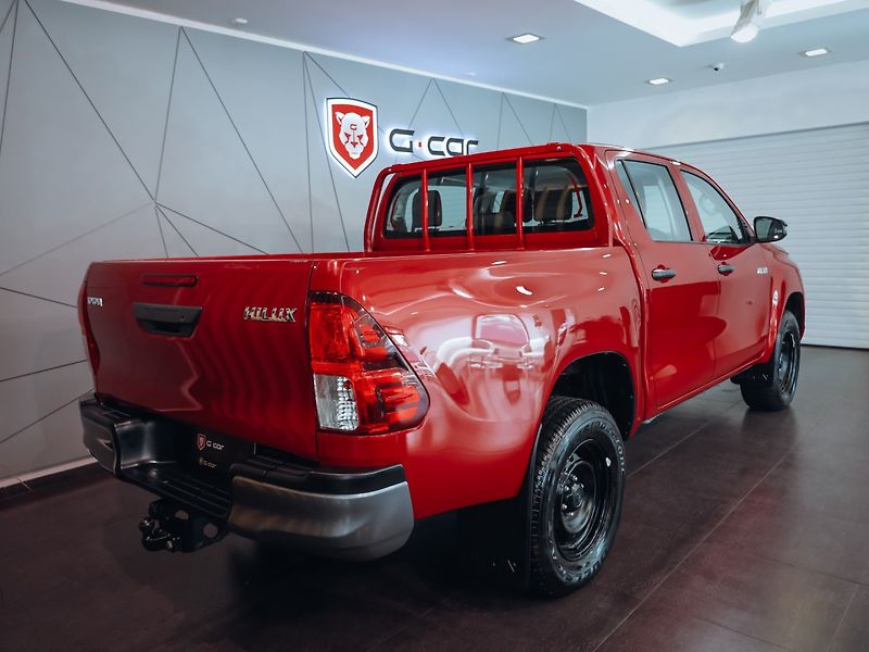 Toyota Hilux 2.4 D-4D Double Cab 4x4 Live - fotka 5 z 30