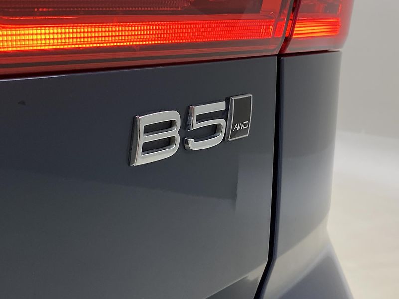 Volvo XC60 B5 AWD CORE AUT CZ - fotka 34 z 54