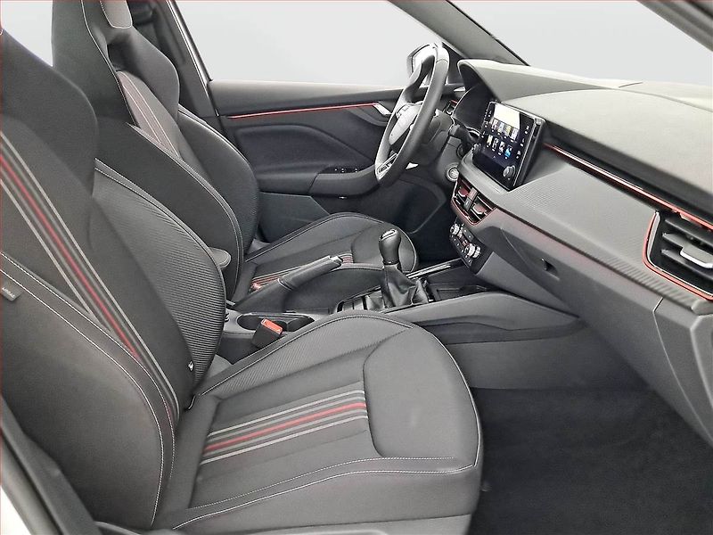 Škoda Kamiq (2025) 1.0 TSI, MONTE CARLO, KAMERA - fotka 9 z 20