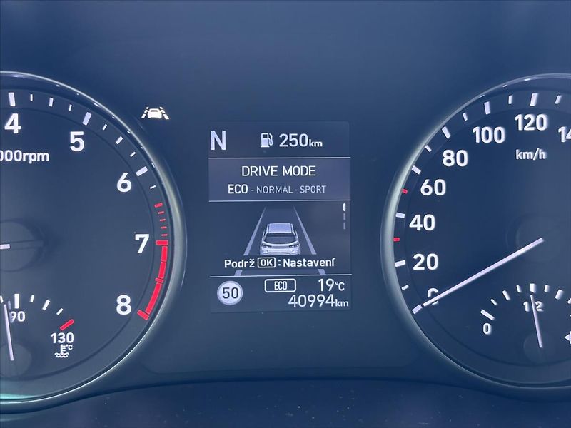 Hyundai i30 1,5 TGDi 118kW Smart ZÁRUKA - fotka 41 z 45