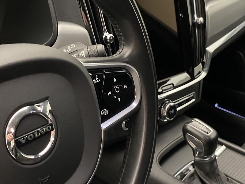 Volvo V90 D4 AWD MOMENTUM AUT  - fotka 20 z 48