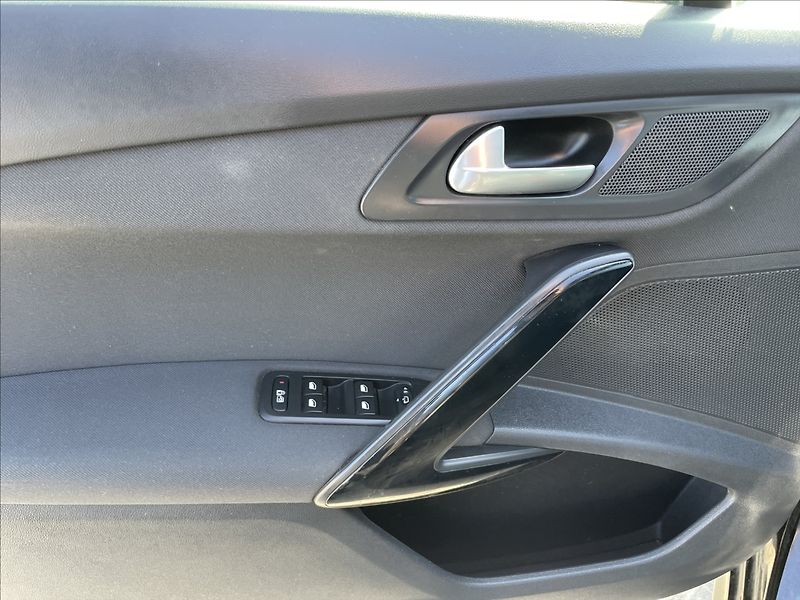Peugeot 508 2,0 HDI 133kw SW Allure Automa - fotka 24 z 40