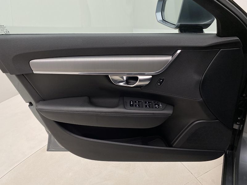 Volvo V90 D4 AWD MOMENTUM AUT  - fotka 7 z 48