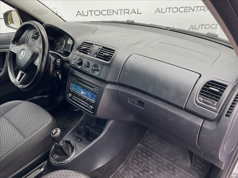 Škoda Roomster 1,2 TSi,63kW,STK 6/27 - fotka 17 z 21