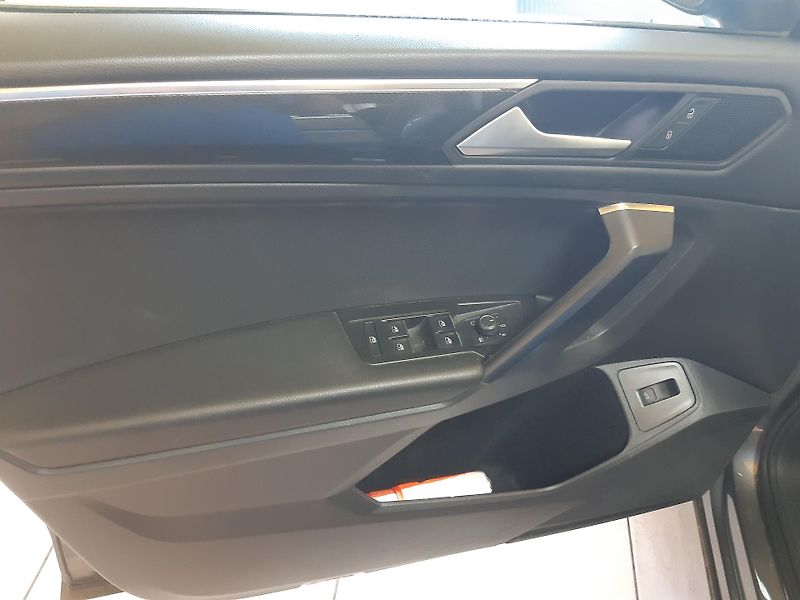Volkswagen Tiguan Allspace 2.0 TDI 4x4 DSG NAVI LED - fotka 17 z 26