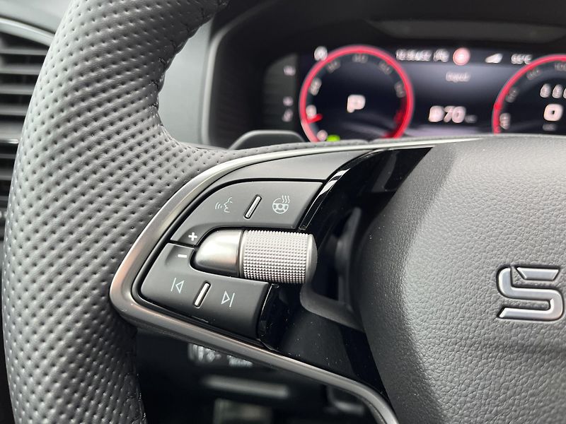 Škoda Karoq SPORTLINE 1,5TSI DSG 110kW - fotka 15 z 24