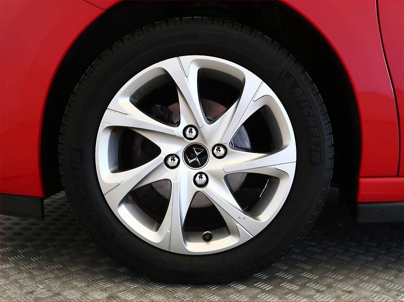 Citroën DS3 (2016) 1.2 PureTech, Automat, Navi - fotka 15 z 16