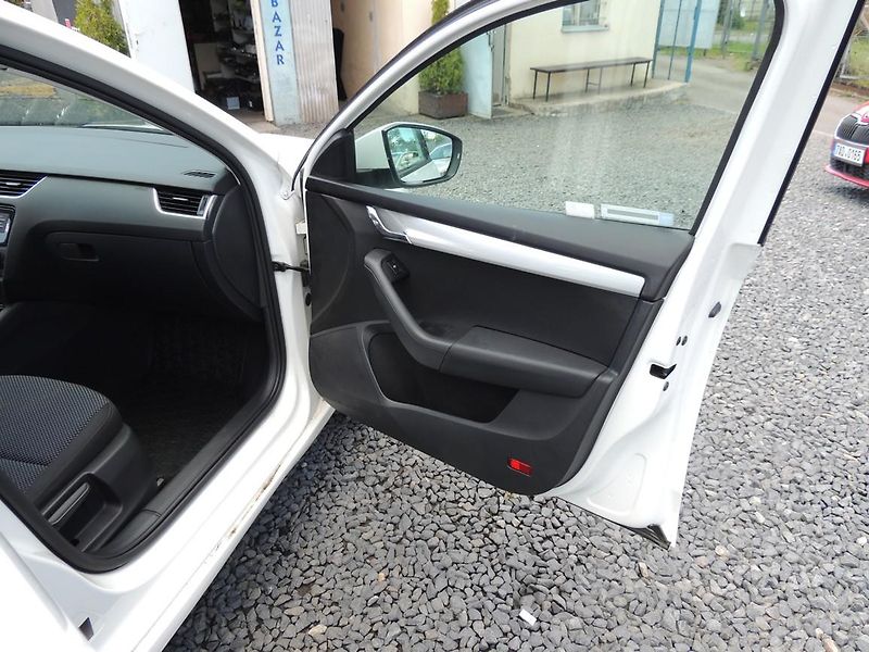 Škoda Octavia (2016) 1.6TDi,81kw,AMB,ČR,2.majitel - fotka 17 z 42