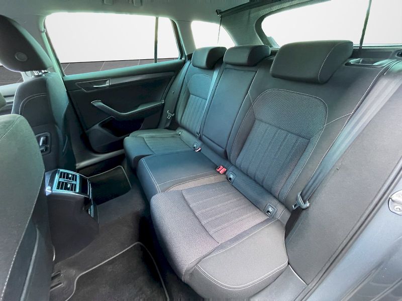 Škoda Superb (2023) 2.0 TDI 110kW DSG Style Plus c - fotka 27 z 35
