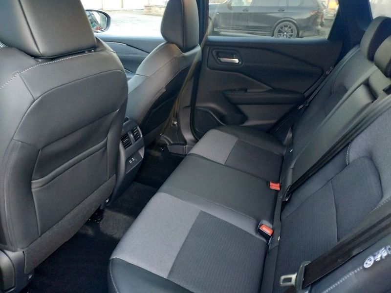Nissan Qashqai 1.3T mHEV AT,2WD, SKLADEM - fotka 11 z 27