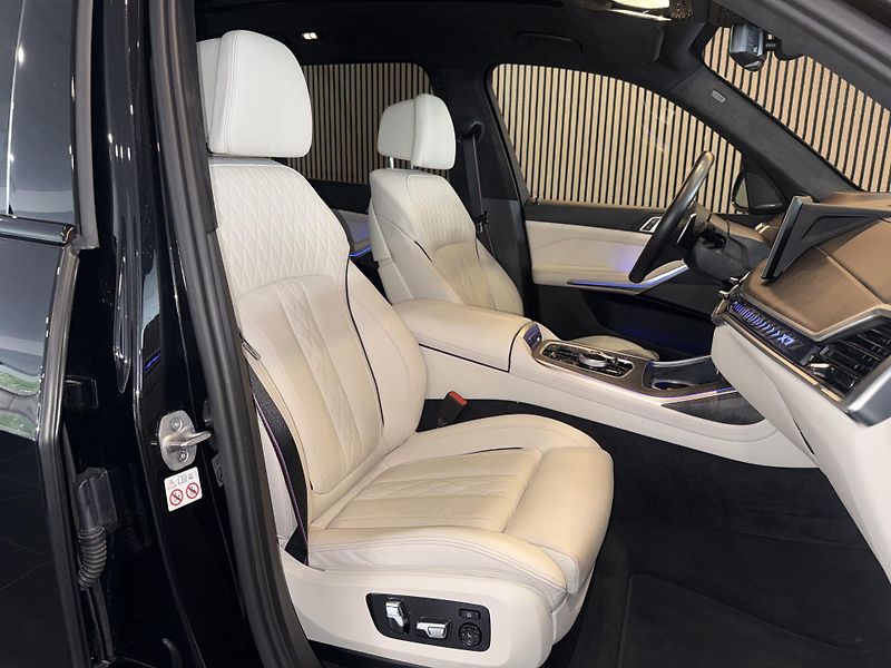 BMW X7 40d M Tažné Masáž Pano Záruka - fotka 22 z 48