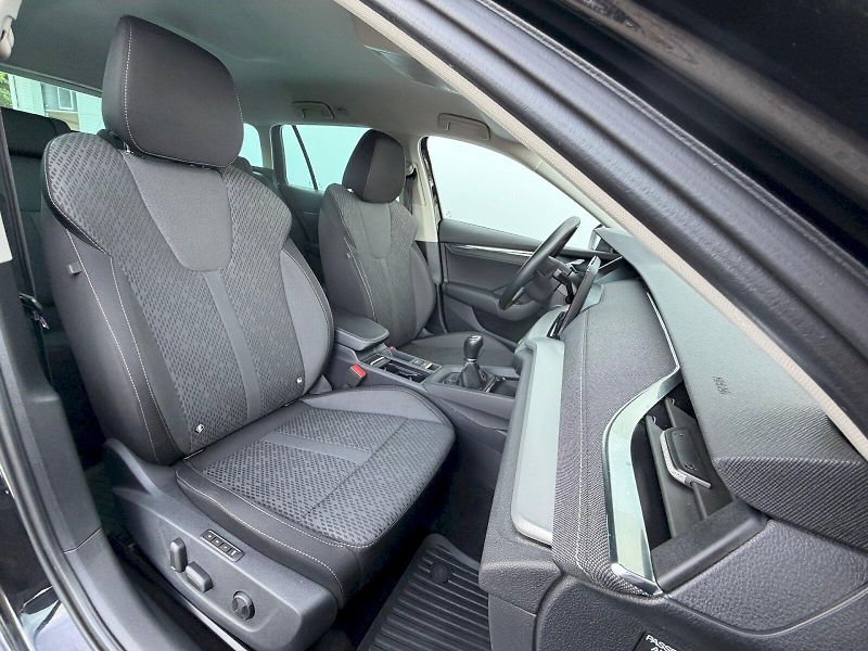 Škoda Octavia (2023) 2.0 TDI 110kW Style Extra - fotka 29 z 35