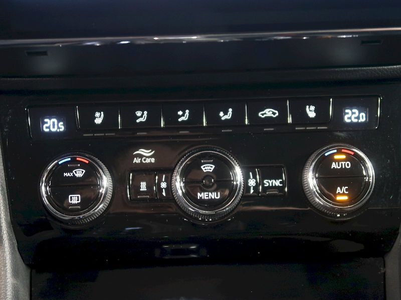 Škoda Superb (2023) LAURIN&KLEMENT 2.0TSI 206KW 4x - fotka 36 z 47