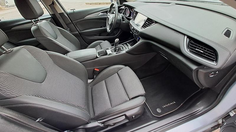 Opel Insignia 1.6 ST EcoTEC BusinessNAVI - fotka 7 z 30